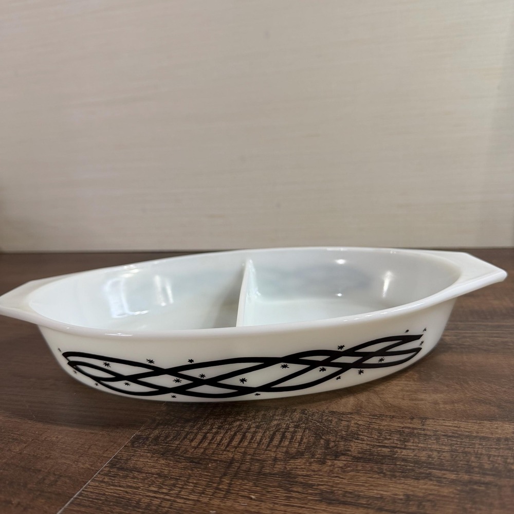 VTG Pyrex Barbed Wire Divided Casserole Dish, White Opal Glass Oval Serving Bowl